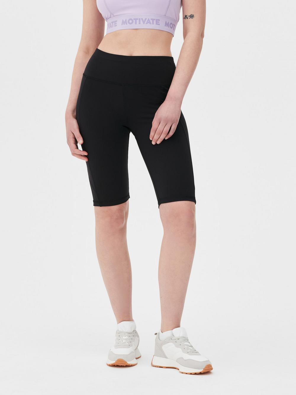 Quần short hiệu suất định hình