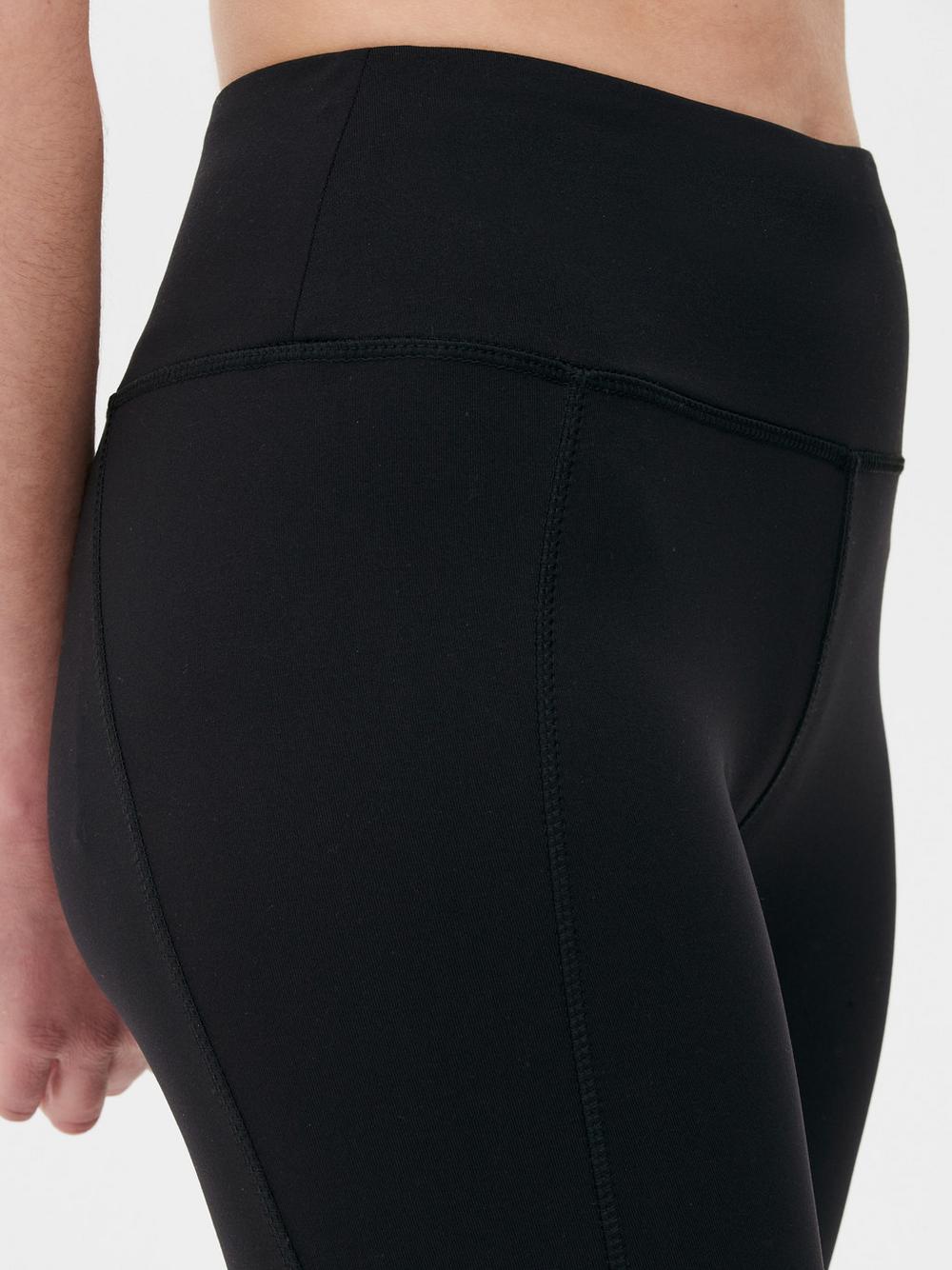 Quần short hiệu suất định hình