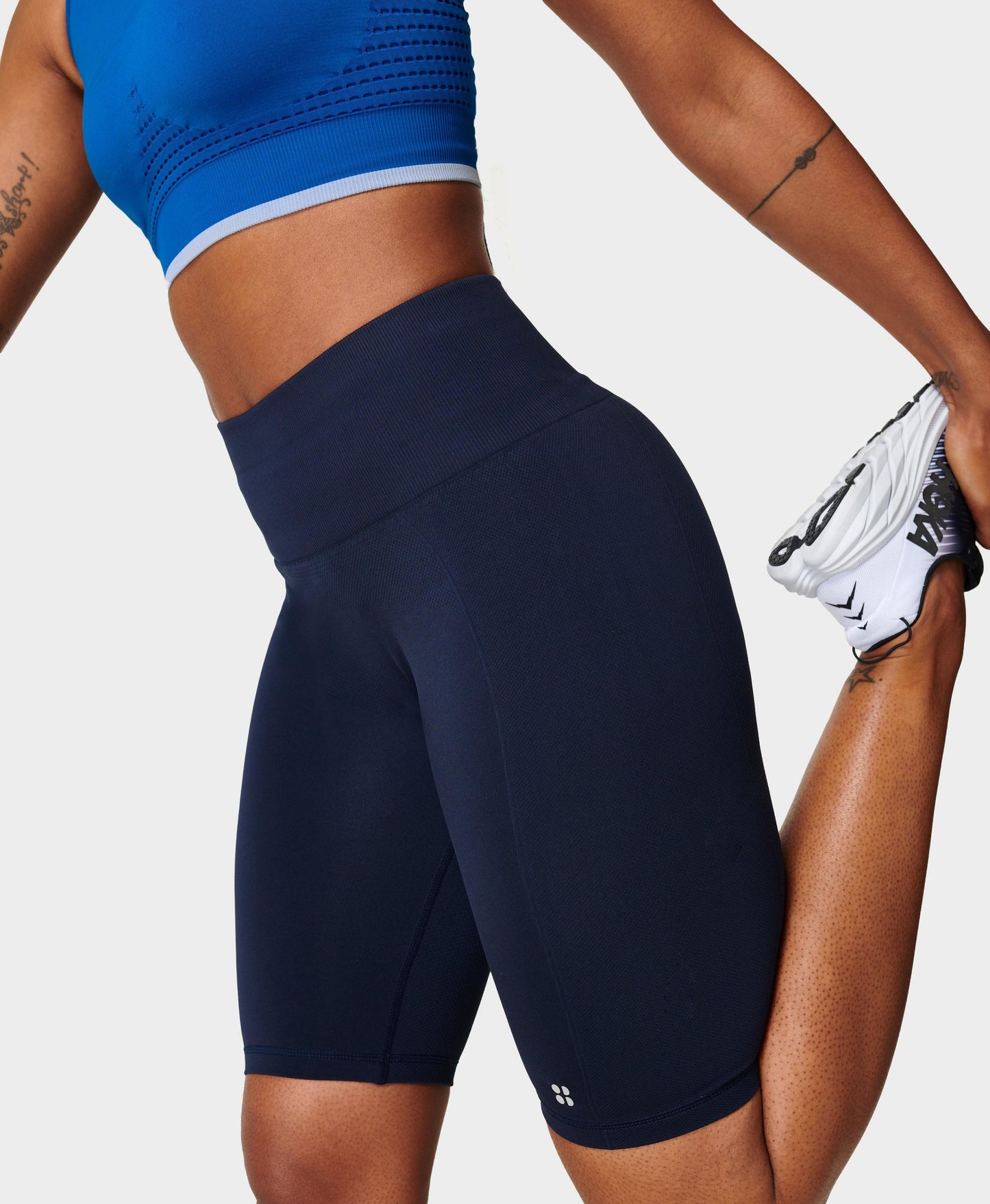 Quần short tập gym liền mạch