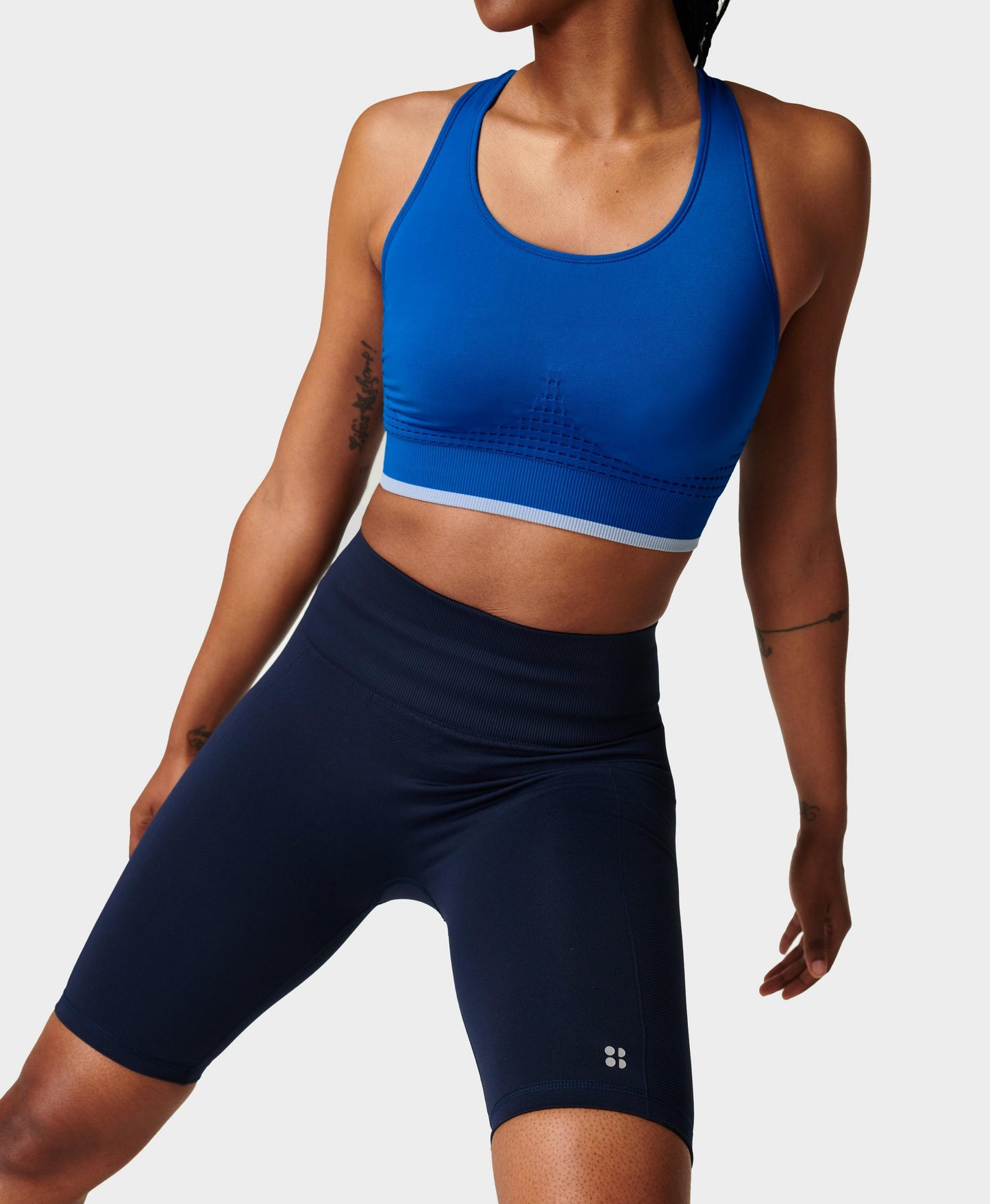 Quần short tập gym liền mạch